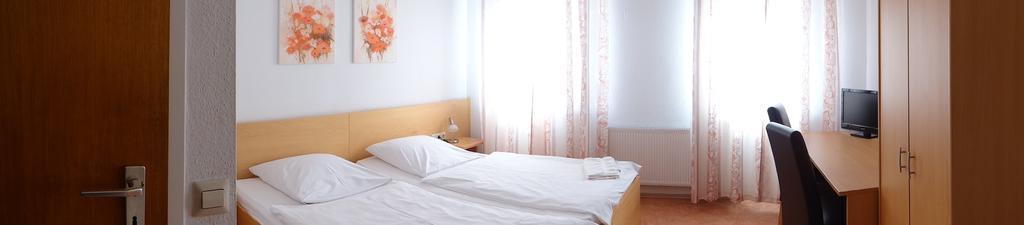 Hotel-Restaurant Zum Goldenen Hahnen Markgröningen Εξωτερικό φωτογραφία