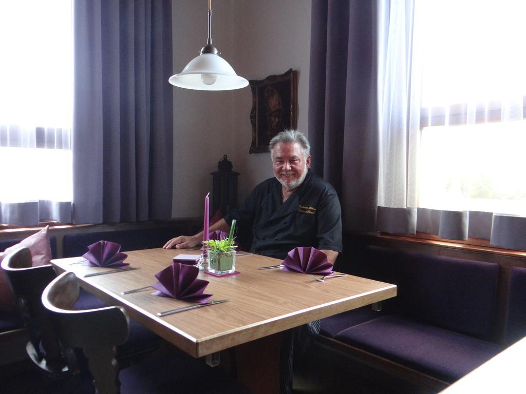 Hotel-Restaurant Zum Goldenen Hahnen Markgröningen Εξωτερικό φωτογραφία