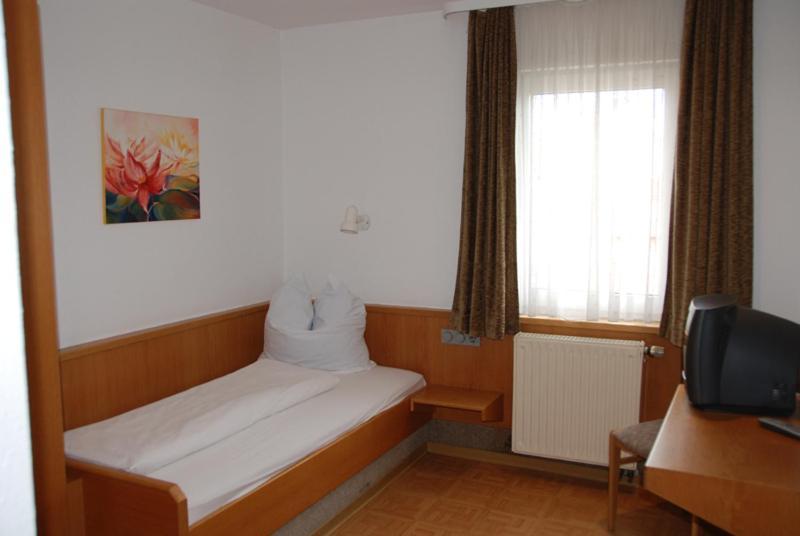 Hotel-Restaurant Zum Goldenen Hahnen Markgröningen Δωμάτιο φωτογραφία